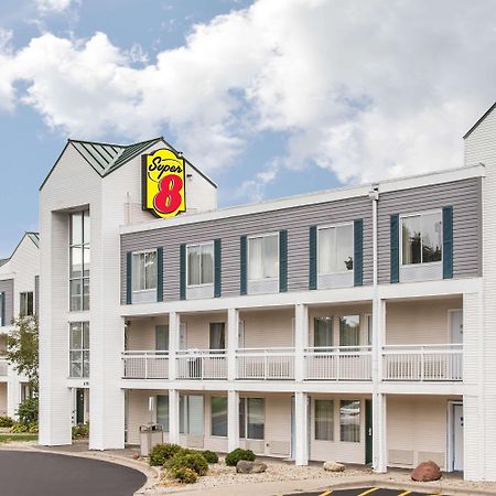Super 8 By Wyndham Madison East Hotel Bagian luar foto