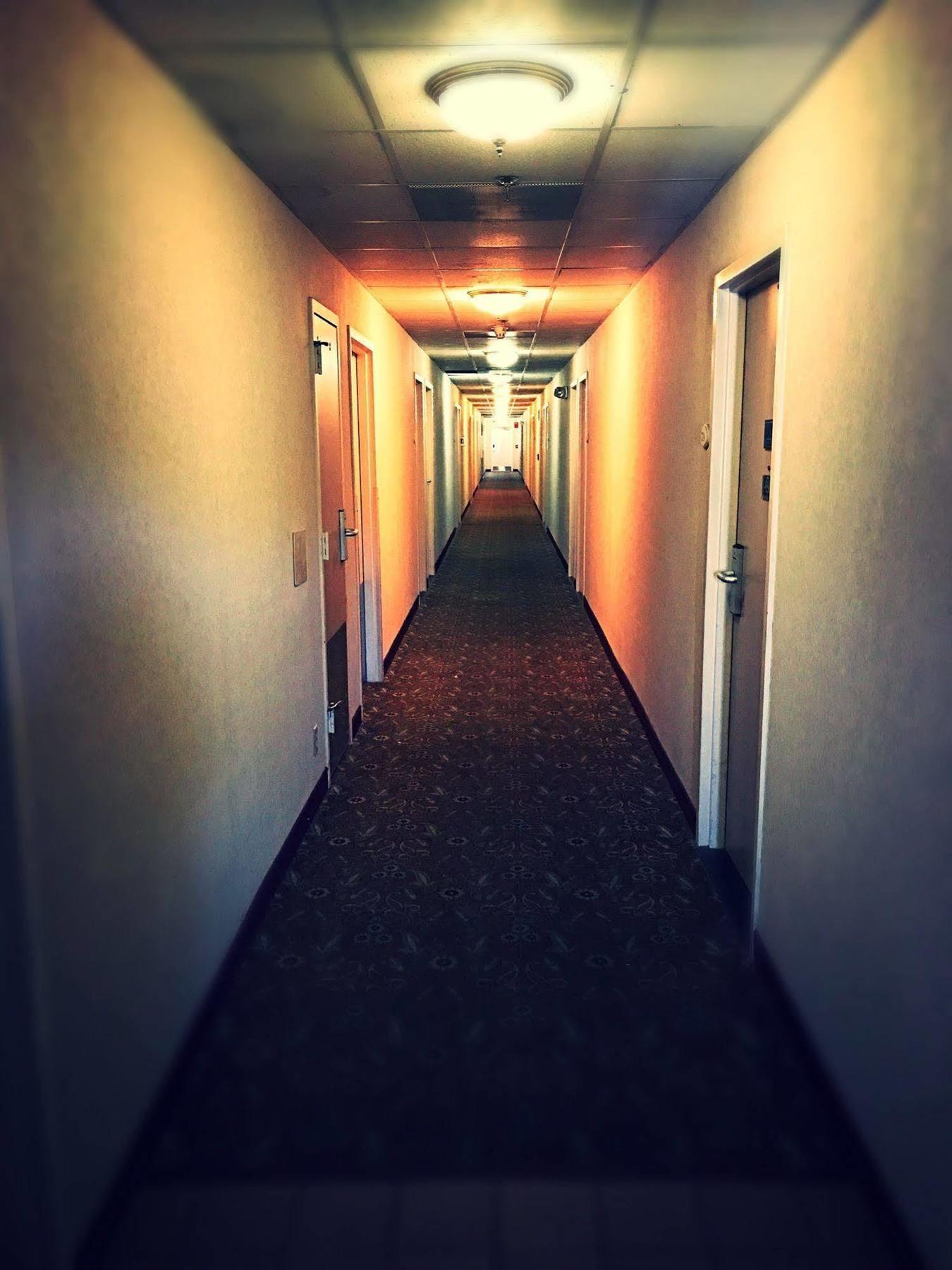 Super 8 By Wyndham Madison East Hotel Bagian luar foto